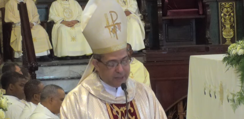 Monseñor Morel Diplán llama a sacerdotes a hacer de la Iglesia un lugar de consuelo, apoyo y sanidad