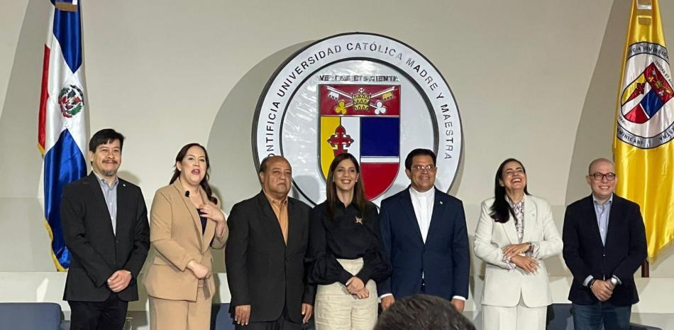 Sistema científico del país crece pero aún depende de apoyo internacional