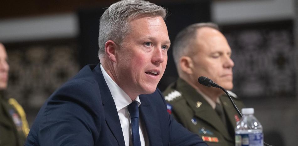 El secretario del Ejército de EEUU, Dan Driscoll, testifica sobre las solicitudes presupuestarias durante una audiencia de la Comisión de Fuerzas Armadas del Senado en el Capitolio, en Washington, DC, el 12 de mayo de 2026
