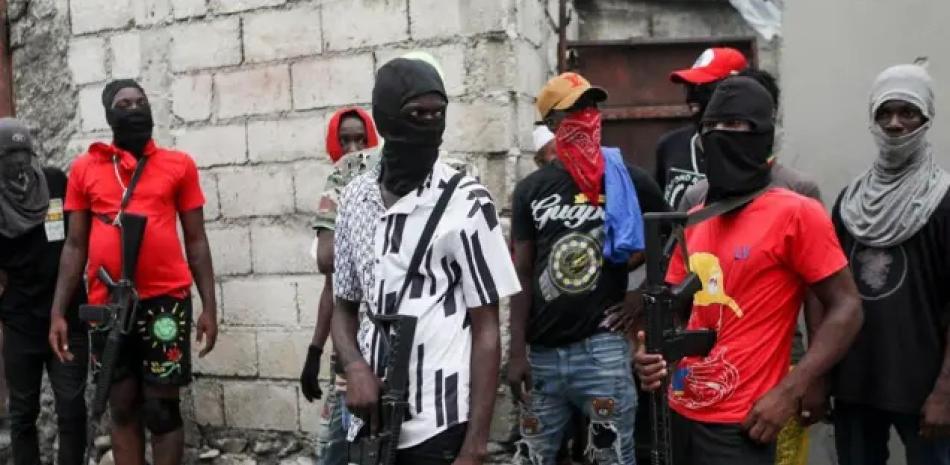 Los pandilleros continúan aterrorizando al pueblo haitiano con sus armas de fuego.