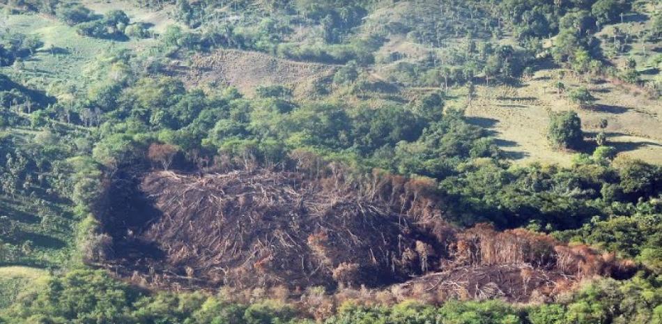 Tecnología. En febrero pasado, Medio Ambiente inauguró el Centro de Detección y Monitoreo de Incendios Forestales, en Jarabacoa, con tecnología que permite monitorear los incendios en tiempo real.