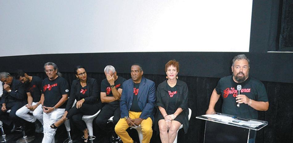 Encuentro. Ernesto Alemany, director de “La Gunguna”, habla de su película, acompañado del elenco principal, durante la rueda de prensa en la que se dieron a conocer los detalles de la producción dominicana.