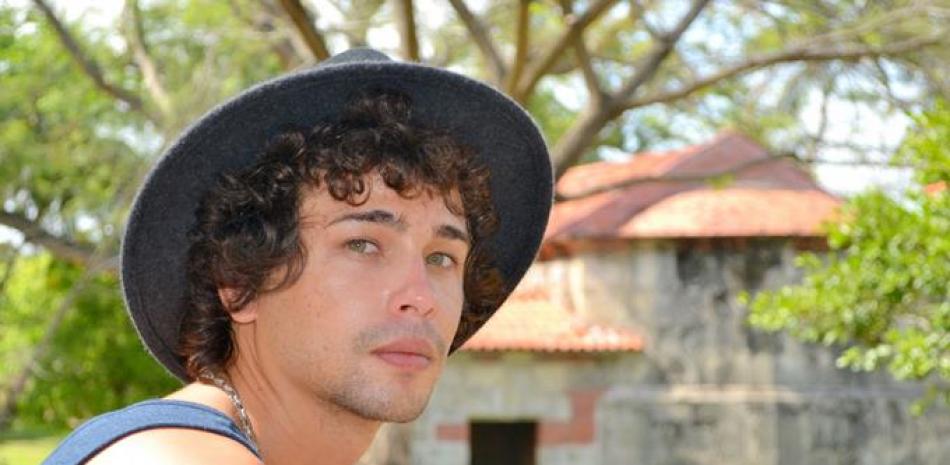 El joven actor cubano Héctor Medina.