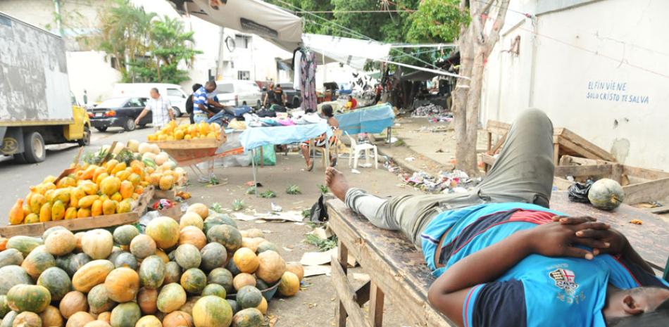 Ausencia. Las arterias comerciales de la capital donde se registraba diariamente una mayor presencia de haitianos en actividades comerciales, básicamente de vendedores ambulantes, tenían muy escasa asistencia ayer.