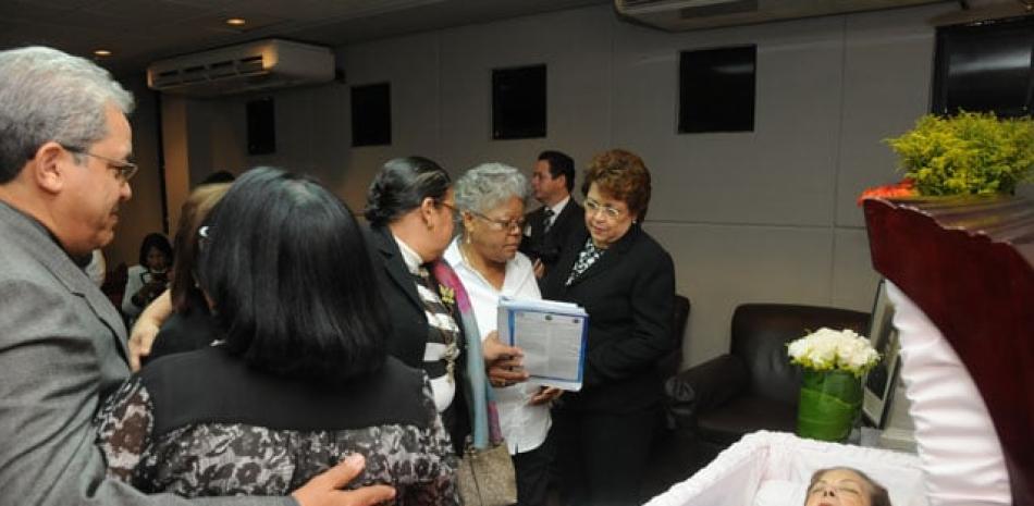 Méritos. Varios dirigentes del PLD destacaron las cualidades de la exsecretaria de la Mujer, Gladys
Gutiérrez, a quien calificaron como un ejemplo de dignidad y una luchadora incansable.