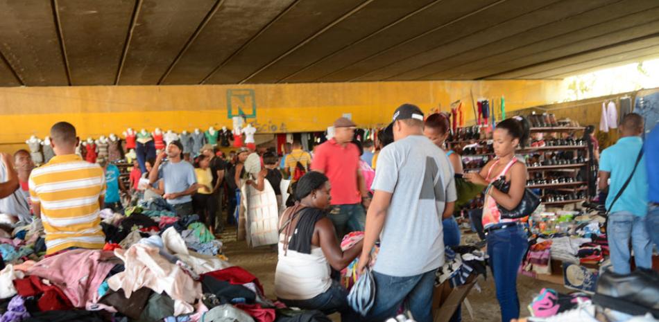 Merma. Ayer domingo hubo menos compradores debido al éxodo voluntario de decenas de haitianos a su país.