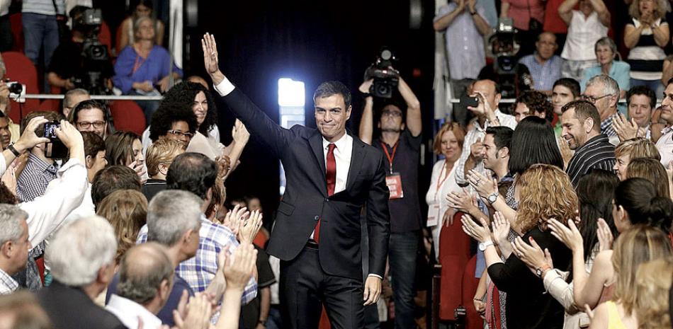 Campaña. Dirigentes del PSOE aclaman al candidato presidencial de esa organización política, Pedro Sánchez.