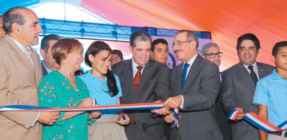 El presidente Danilo Medina y el ministro de Educación, Carlos Amarante Baret, encabezaron la inauguración de las tres escuelas en Espaillat.