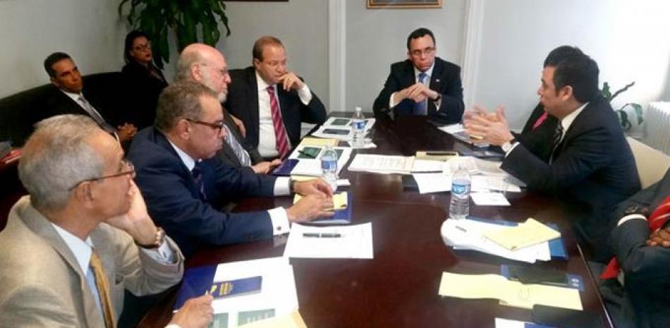 Reunión. El canciller Andrés Navarro junto a los embajadores dominicanos en Washington, Canadá, la ONU y la OEA.