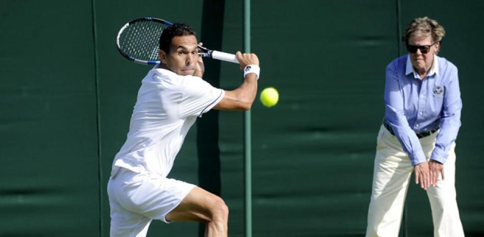Dominicano. La primera raqueta local, Victor Estrella durante su acción en Wimbledon.