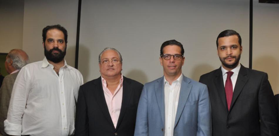 Iniciativas. Las propuetas de desarrollo estuvieron a cargo de los empresarios Juan Bautista Vicini y Fernando Capellán, junto al secretario de la entidad, Rafael Paz.