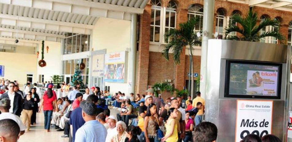 Suceso. Varios empleados de Aduanas en Santiago están detenidos por supuesta estafa en un área del Aeropuerto del Cibao.