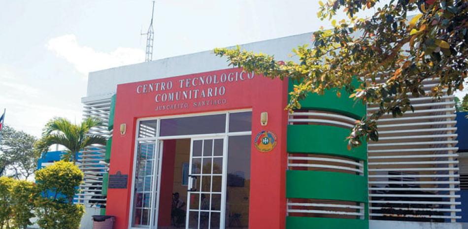En el 2012. Bajo la disposición 489-12, el Poder Ejecutivo transfirió los Centros Tecnológicos Comunitarios al Gabinete de Políticas Sociales, bajo la coordinación Margarita Cedeño de Fernández.