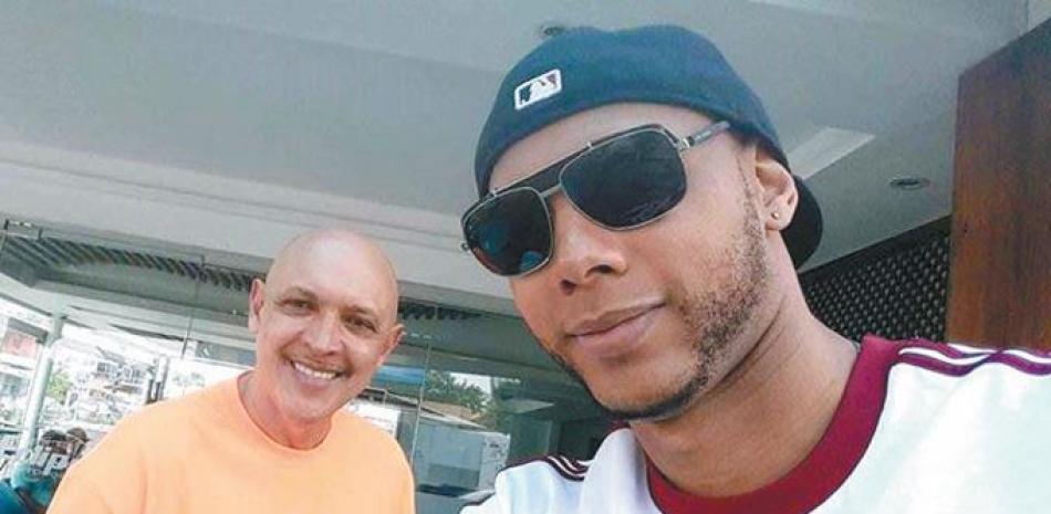 José Cáceres junto a su hijo del mismo nombre. El gigante del voleibol dominicano, con quien mantiene una excelente relación.