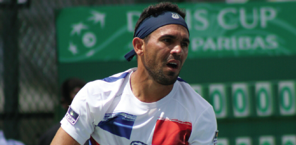 Víctor Estrella en uno de los partidos de Copa Davis.