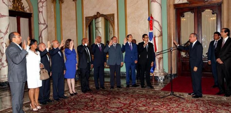 Decretos. El presidente Danilo Medina nombró nuevos funcionarios la noche del lunes y los juramentó ayer.
