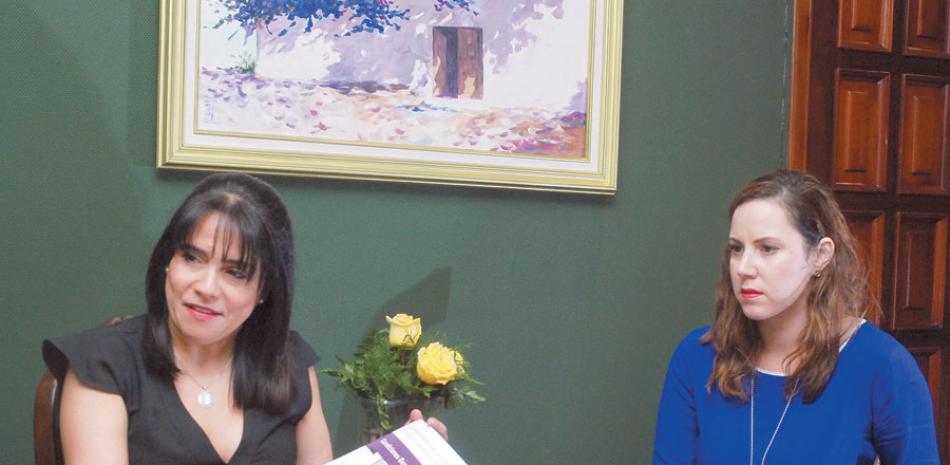 Encuentro. Nina D'Agostini Del Valle y Laura Rivera Ortíz conversaron con Listín Diario sobre el sector asegurador.