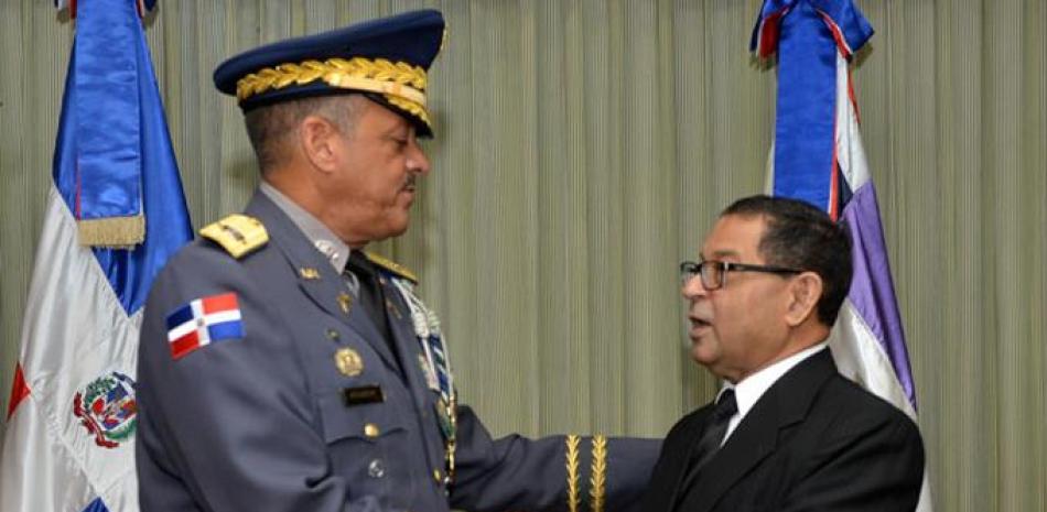 Reunión. El jefe de la Policía, Nelson Peguero Paredes, visitó ayer al presidente de la Suprema Corte de Justicia, Mariano Germán Mejía, en lo que calificó como un encuentro breve.