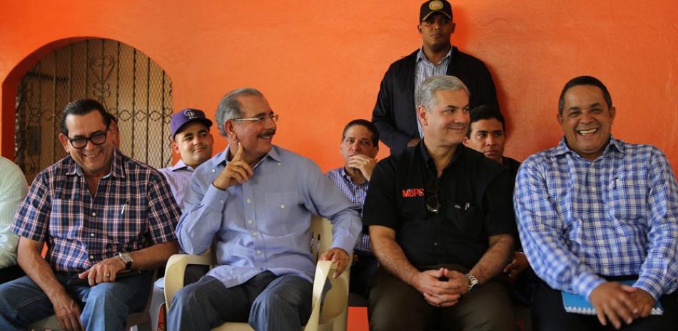 Encuentro. El presidente Danilo Medina se reunió ayer con productores agropecuarios del Bajo Yuna y escuchó los planteamientos de productores arroceros, al cumplir los primeros tres años de su gobierno.