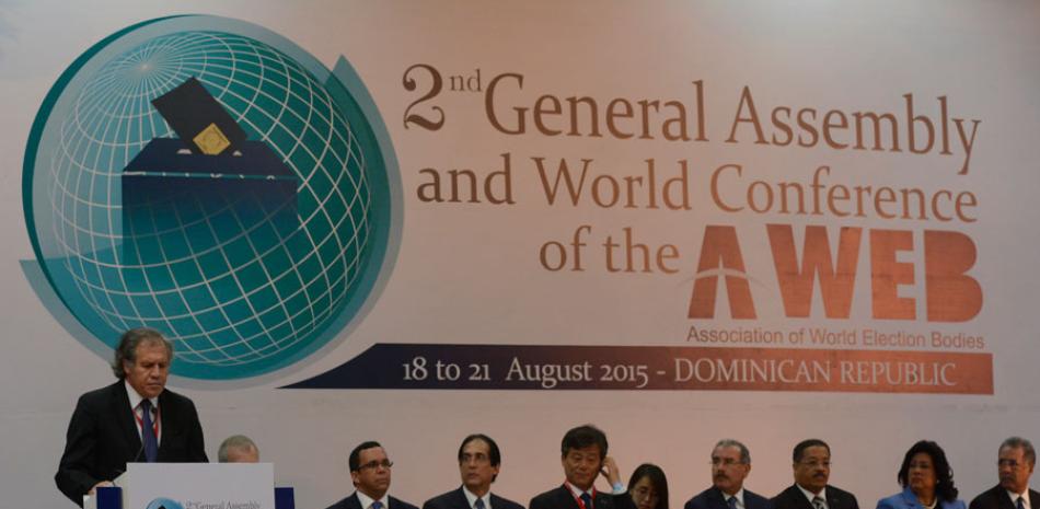 Ceremonia. El secretario general de la OEA, Luis Almagro, habló ayer en el acto de apertura de la Segunda Asamblea Mundial de Órganos Electorales (AWEB), el cual fue encabezado por el presidente Danilo Medina en el hotel Dominican Fiesta.
