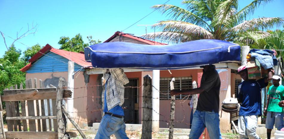 Desde ayer haitianos que viven en Hatillo Palma comenzaron a desplazarse a otros lugares de la Línea Noroeste.