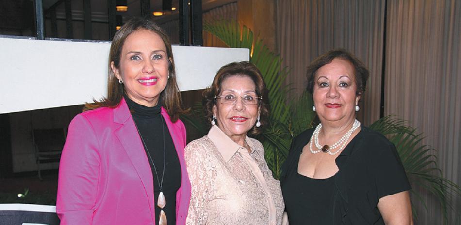 Licelotte
Baigés, Belkis Palacios y Mary de Batlle.