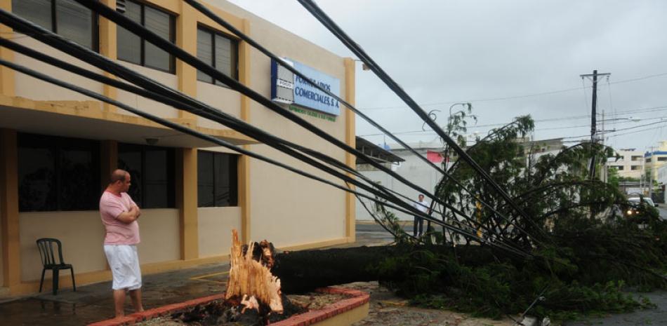 Quejas. Residentes en sectores de la capital se quejaron por los largos apagones, incluso antes de que entrara la tormenta al territorio nacional.
