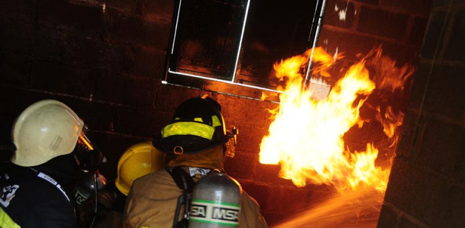 Acción. El primer motivo para que los bomberos salgan a las calles es incendio de vehículos por escape de Gas Licuado de Petróleo (GLP).