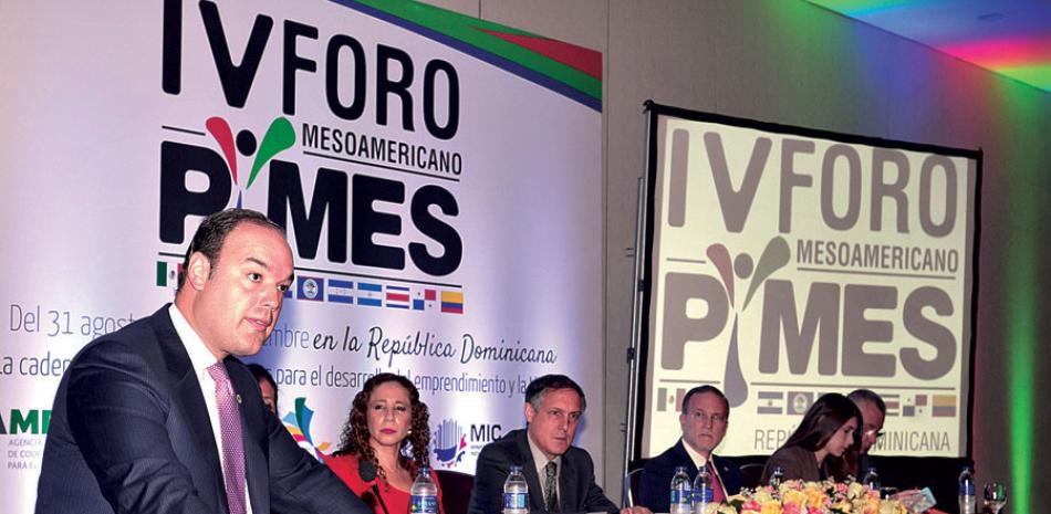 Apertura. El ministro de Industria, José del Castillo Saviñón, y viceministro de Fomento a las Pymes, Ignacio Méndez, dieron la bienvenida a los participantes del IV Foro Mesoamericano de Pymes.