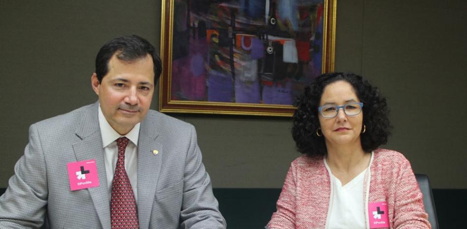 Steven Puig, gerente general del Banco BHD León; y Clemencia Muñoz- Tamayo,representante nacional de ONU Mujeres en el país.