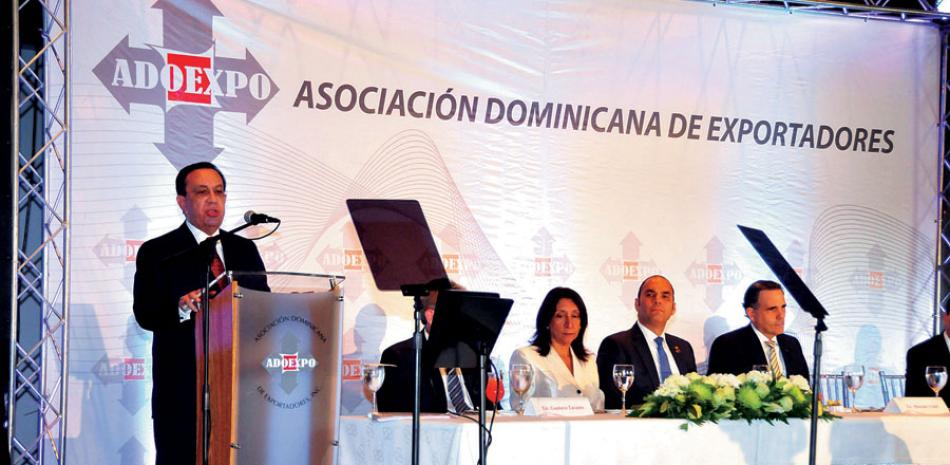 Encuentro. El gobernador del Banco Central, Héctor Valdez Albizu, destacó que se espera cerrar con un crecimiento económico por encima del 6% este año 2015.