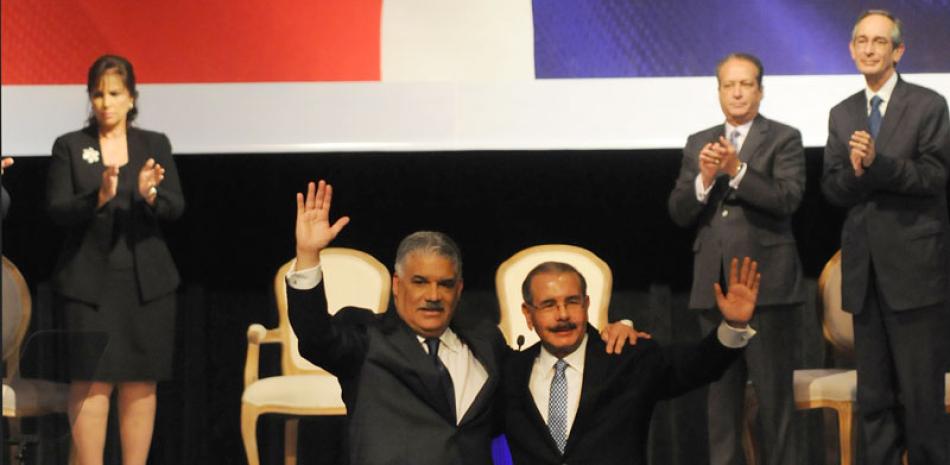 Alianza. El presidente Danilo Medina y el presidente del PRD, Miguel Vargas, firmaron pacto electoral el pasado lunes, denominado “Acuerdo de Gobierno Compartido de Unidad Nacional” que implicó el apoyo a la reelección presidencial.