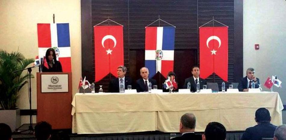 Representantes comerciales de RD y Turquía durante el encuentro.