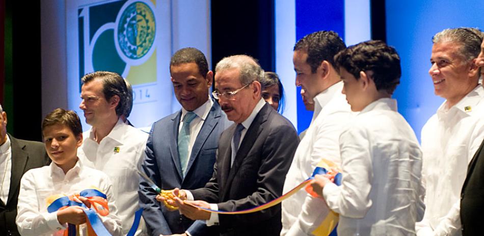Ceremonia. El presidente Danilo Medina dejó inaugurada anoche la Feria Expo Cibao 2015, en el Gran Teatro Regional de Santiago.
