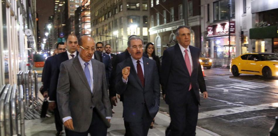 El presidente Danilo Medina, Temístocles Montás, José Ramón Peralta y otros funcionarios recorrieron las calles de Nueva York.
