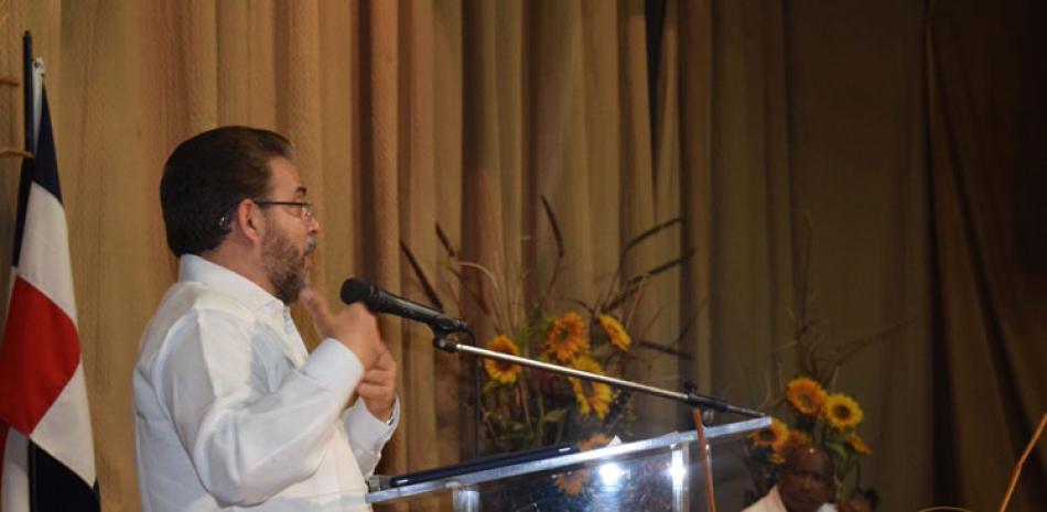 Política. Guillermo Moreno, candidato presidencial de Alianza País, encabezó una actividad de su partido en Barahona.