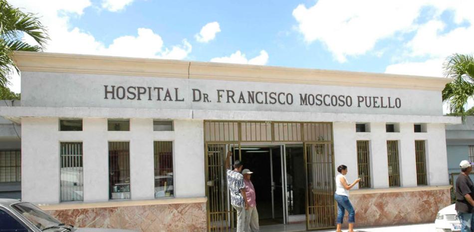 Carencias. Medicos del hospital Moscoso Puello se quejan por las dificultades que afrontan para atender a sus pacientes ante la flata de tomógrafos y otros equipos para diagnósticos.