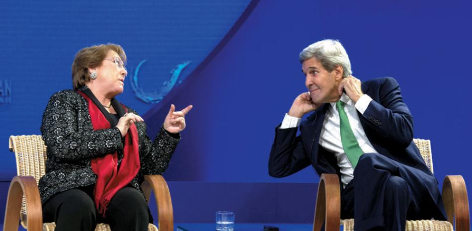 Chile. El secretario de Estado de Estados Unidos, John Kerry, conversa con la presidenta de Chile, Michelle Bachelet, a propósito de la reunión sobre “Nuestro Océano”, ayer en Viña del Mar. Chile decidió crear una de mayores áreas marinas protegidas del mundo en Isla de Pascua.