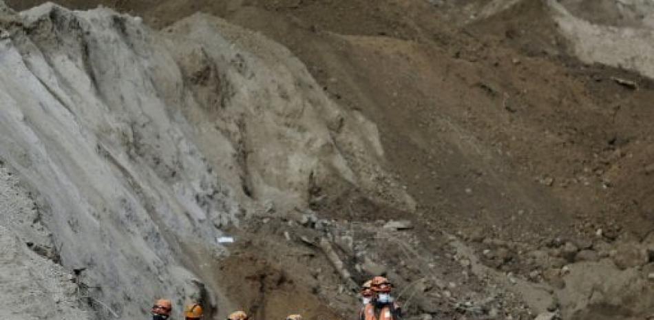 Rescatistas buscan víctimas a cinco días del deslave en Santa Catarina Pinula en las afueras de Ciudad de Guatemala