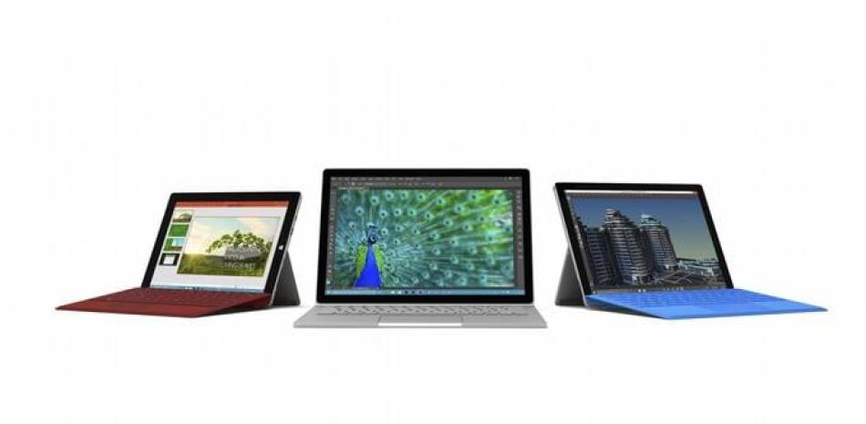 Imagen facilitada por la empresa Microsoft en Nueva York, Estados Unidos, hoy 6 de octubre de 2015, que muestra tres modelos de computadoras de la familia "Surface": Surface 3, Surface Book y Surface Pro 4.