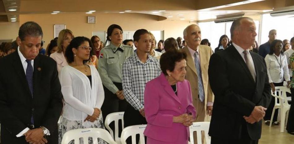 Misa. Doña Mary Pérez de Marranzini encabezó la misa que ofició monseñor Amancio Escapa en el 52 aniversario de Rehabilitación.