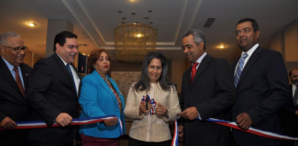 Inauguración. La ministra de Trabajo, Maritza Hernández, y el presidente de Copardom, Joel Santos, dejaron inaugurado ayer el XIII Congreso Sobre Riesgos Laborales.