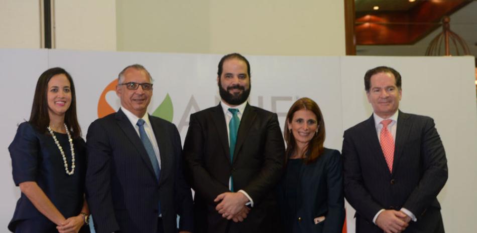 Participantes. Los líderes empresariales Lina García, Fernando Capellán, Juan B. Vicini, Ligia Bonetti y Manuel Corripio.