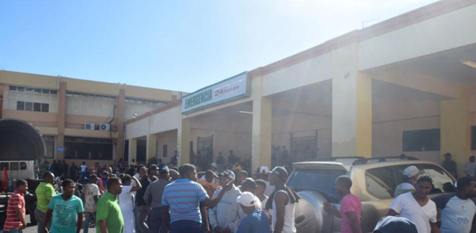 Una multitud en Jaquimeyes se presentaron a la emergencia del Jaime Mota con la intención de linchar a un preso.