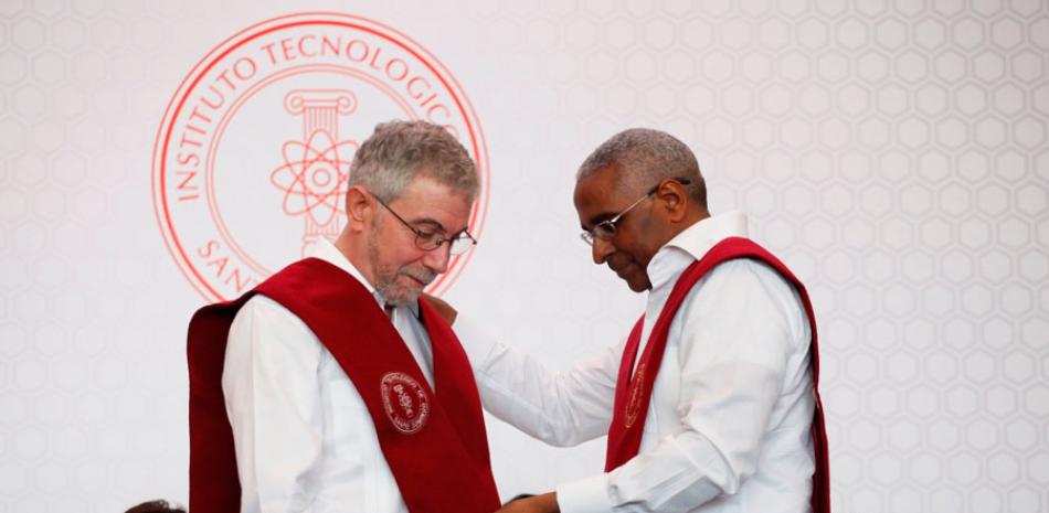 Ceremonia. Paul Krugman es investido con el cargo Honoris Causa