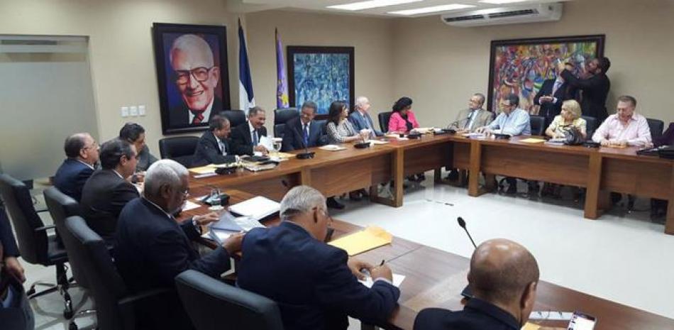 La sesión del Comité Político fue encabezada por el presidente Danilo Medina y participaron 31 de 35 miembros.