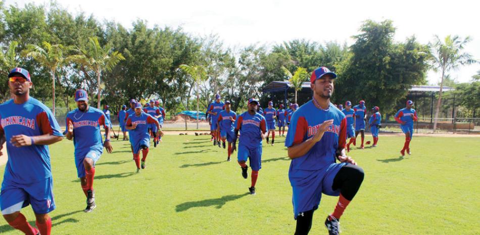 Parte de los integrantes del equipo dominicano que participará en el Premier 12 en pleno entrenamiento en las instalaciones de los Azulejos de Toronto en Baseball City.