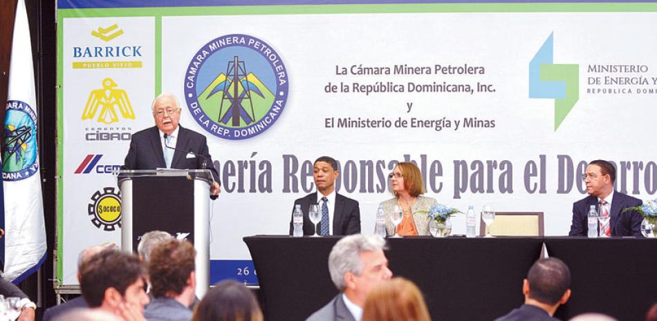 Almuerzo. El ministro de Energía y Minas expuso sus consideracidones ante representantes del sector minero.