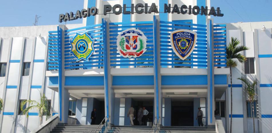 La Policía informó que mantiene en arresto a varios agentes por entorpercer una reunión en el Centro Bonó.