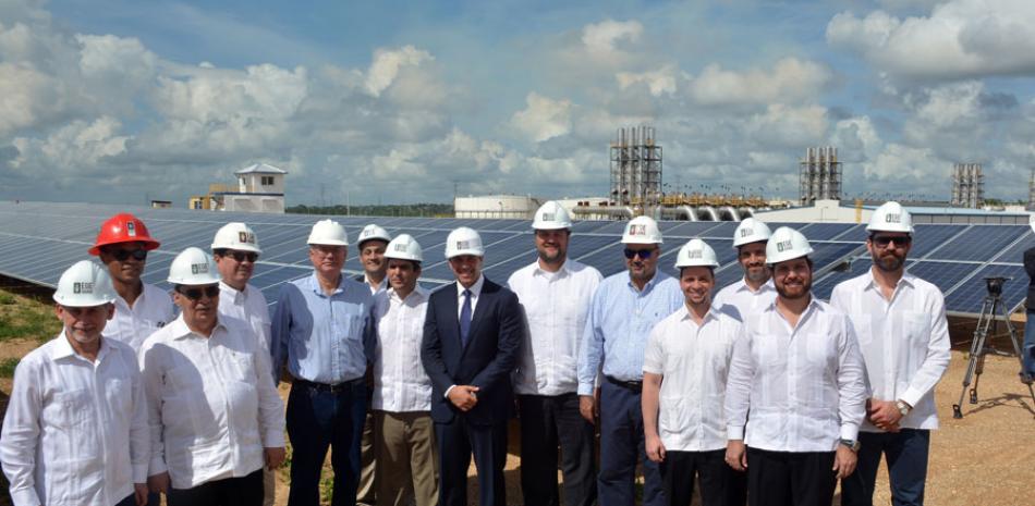 Muestra. Los ejecutivos de la Empresa Generadora de Electricidad Haina (EGE Haina) mostraron el primer proyecto de generación fotovoltaica desarrollado por la empresa, localizado próximo a su planta Quisqueya II, ubicada en San Pedro de Macorís.